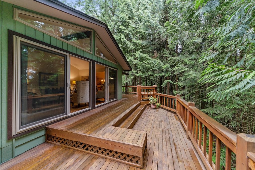 Outdoor deck, and other ways to renovate your home before you sell